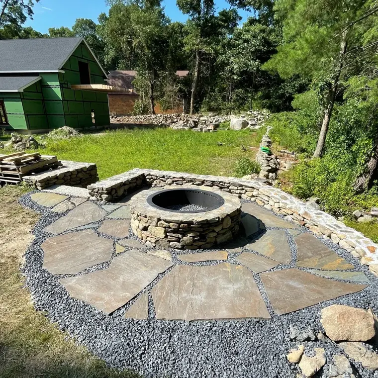 Flagstone fire pit patio