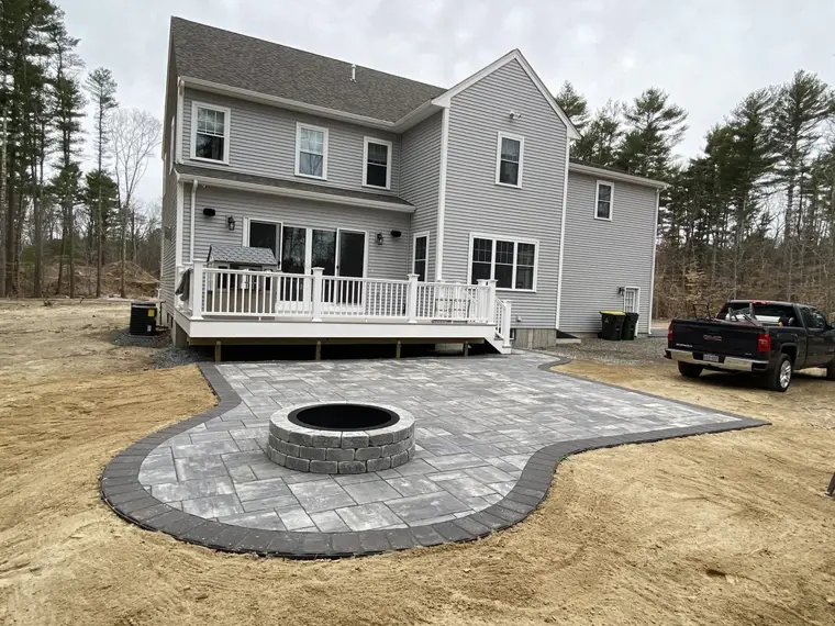 Paver patio with fire pit