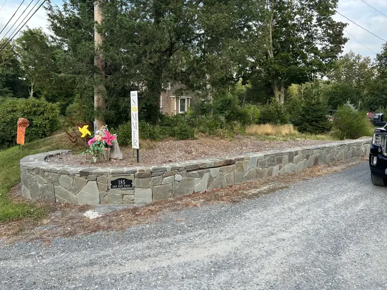 Fieldstone retaining wall